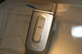 中興亮相2004年中國(guó)國(guó)際通信設(shè)備技術(shù)展，展示最新系列手機(jī)圖片引領(lǐng)通信新風(fēng)尚